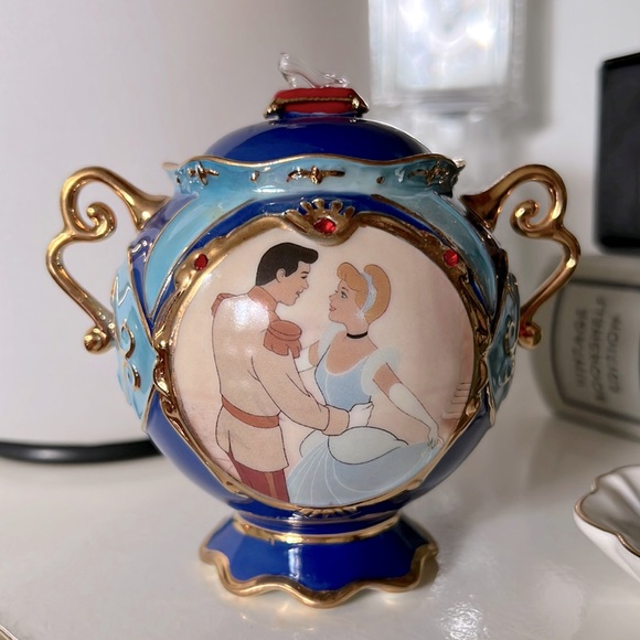 Cinderella 50th anniversary music box collection made by Ardleigh Elliott. - Picture 1 of 5